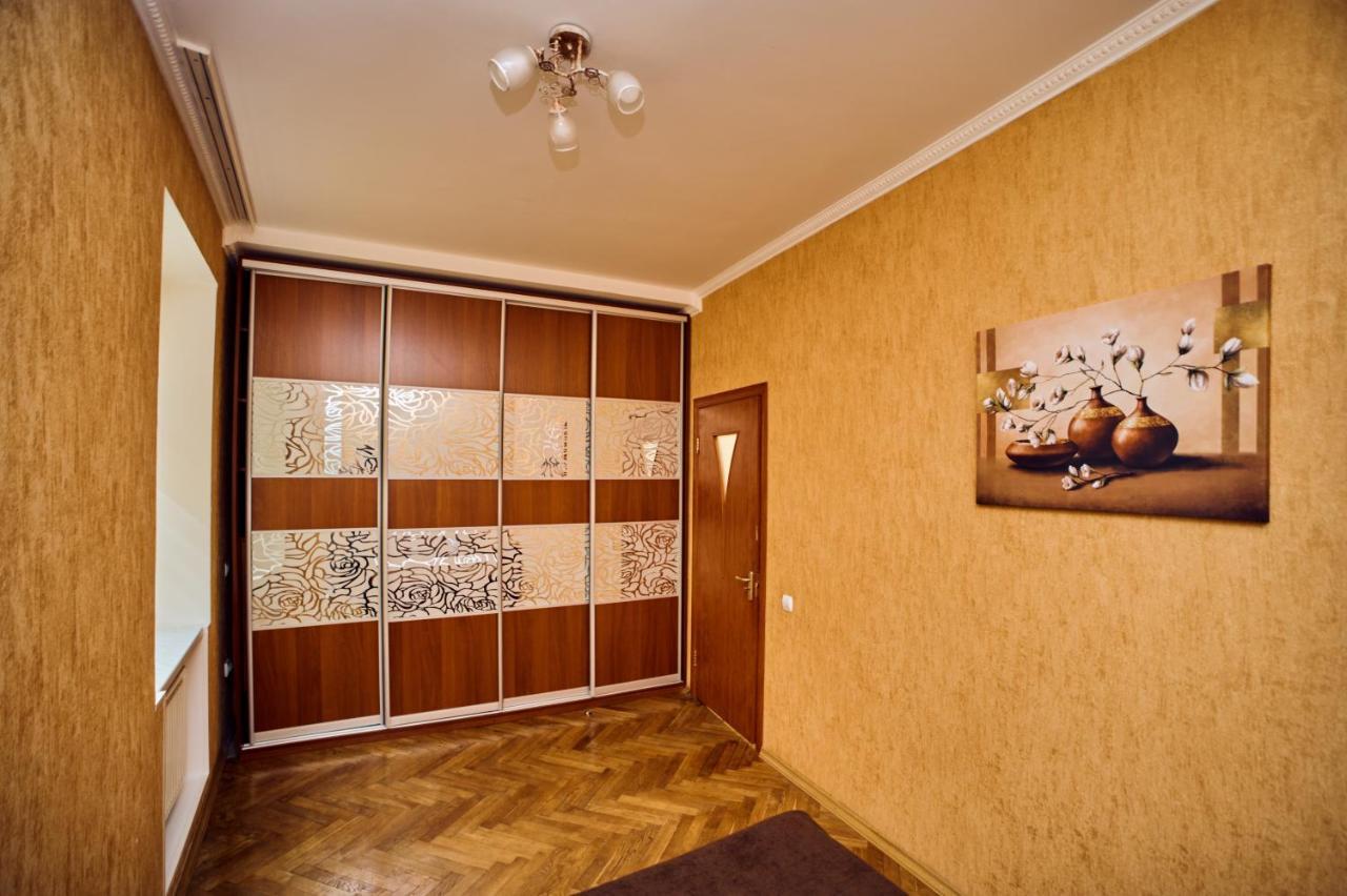 Apartments Near Potocki Palace Lviv Kültér fotó